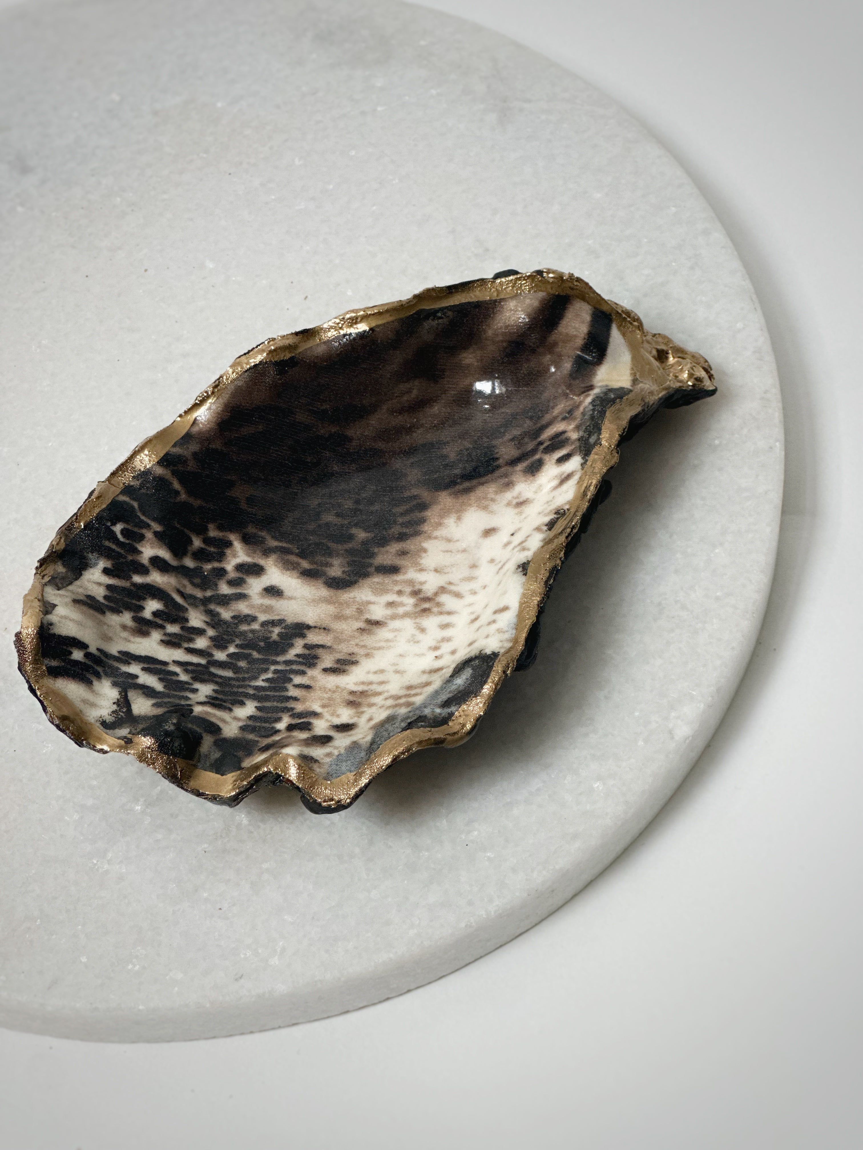 Oesterschelp "black & animal pattern"