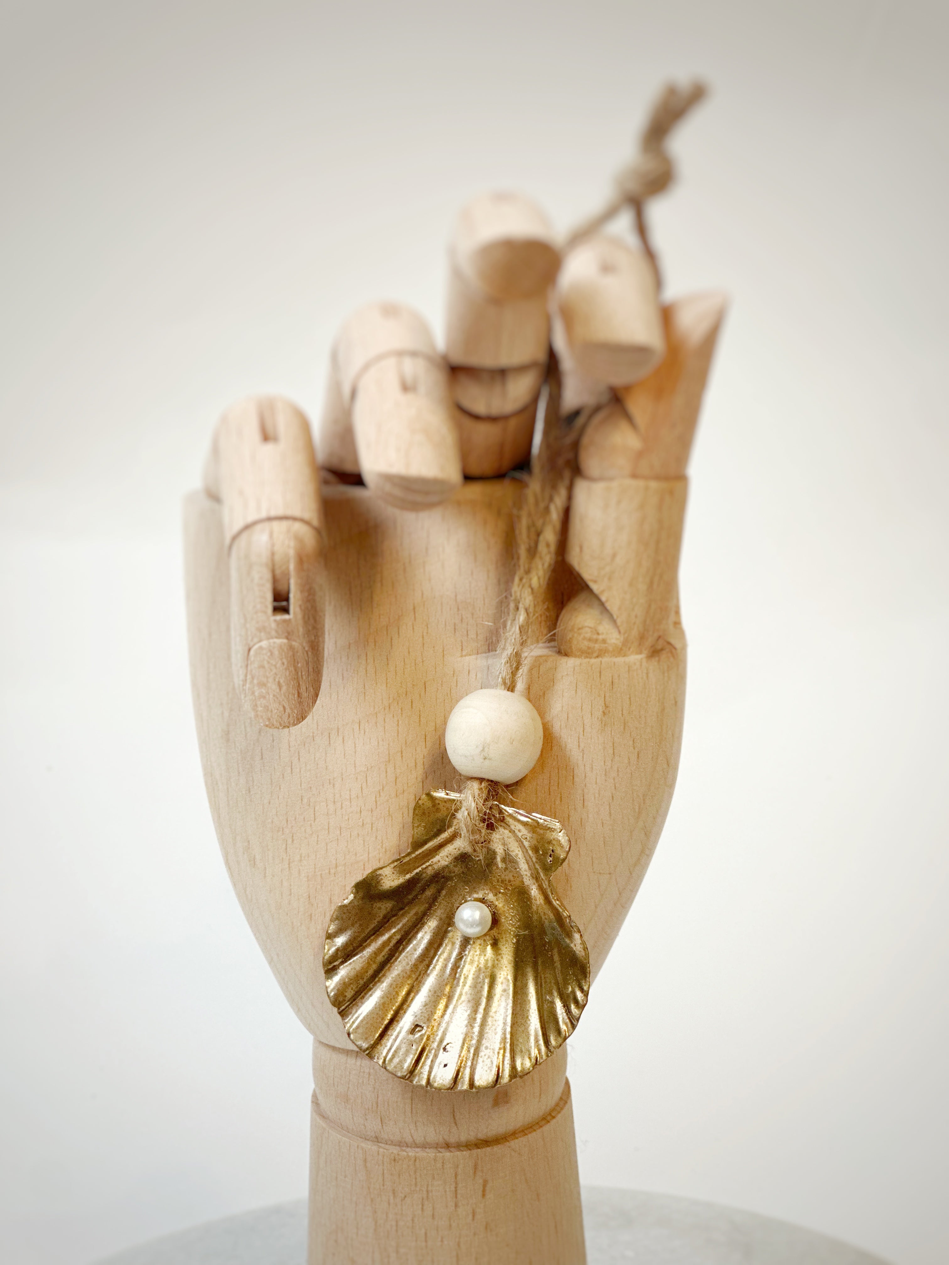 sint-jakobsschelp hanger "Golden"